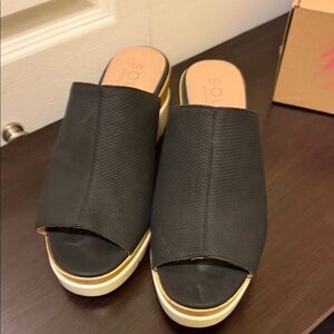 SOUL Naturalizer Black Open-Toe Platform Slide Mules with Cream Accent